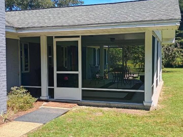 Completed residential screen room enclosure